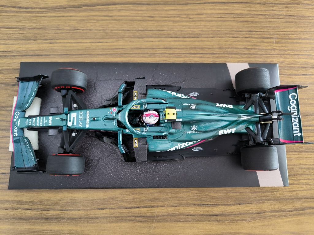 Aston Martin AMR21 F1 Vetell 2021 Minichamps 1/18