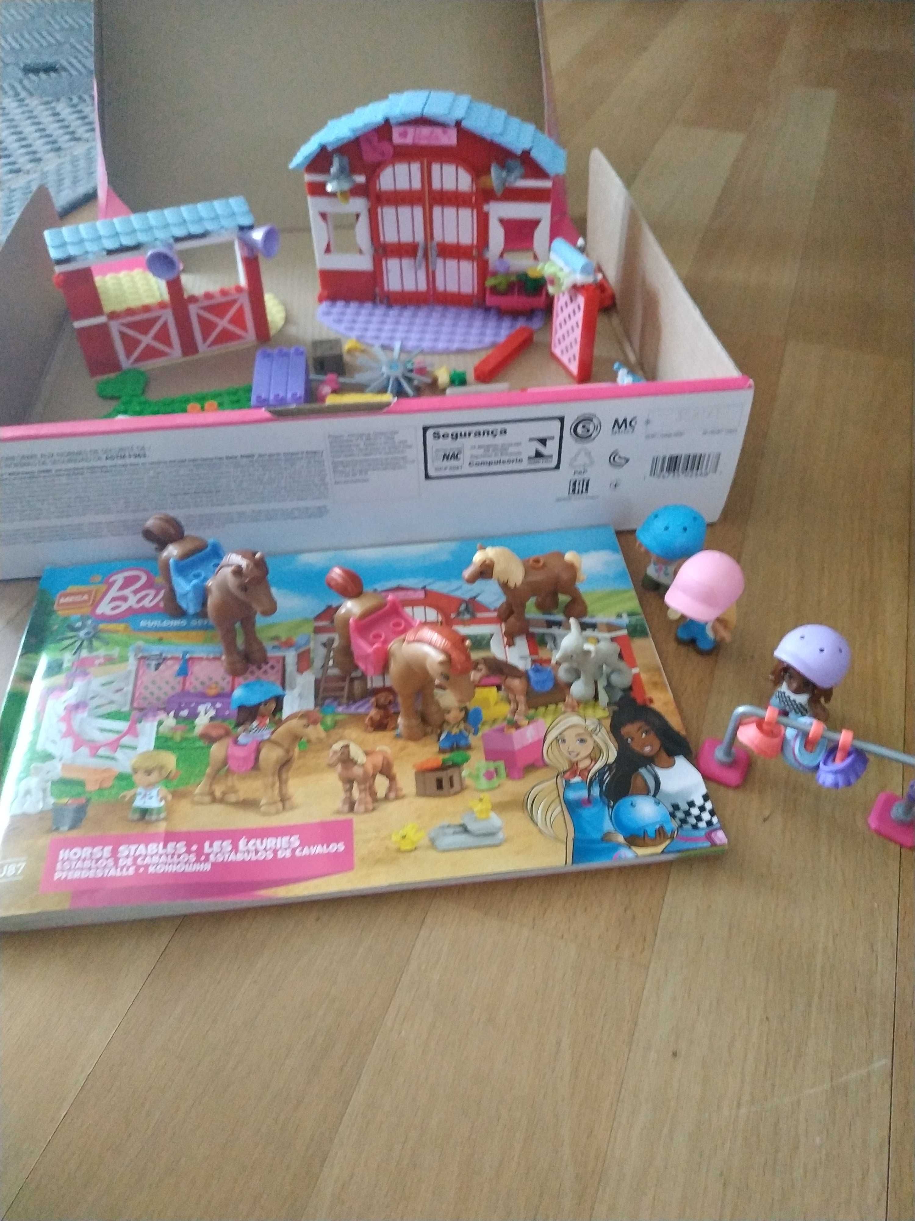 HDJ87 Stajnia Barbie Mega  Bloks