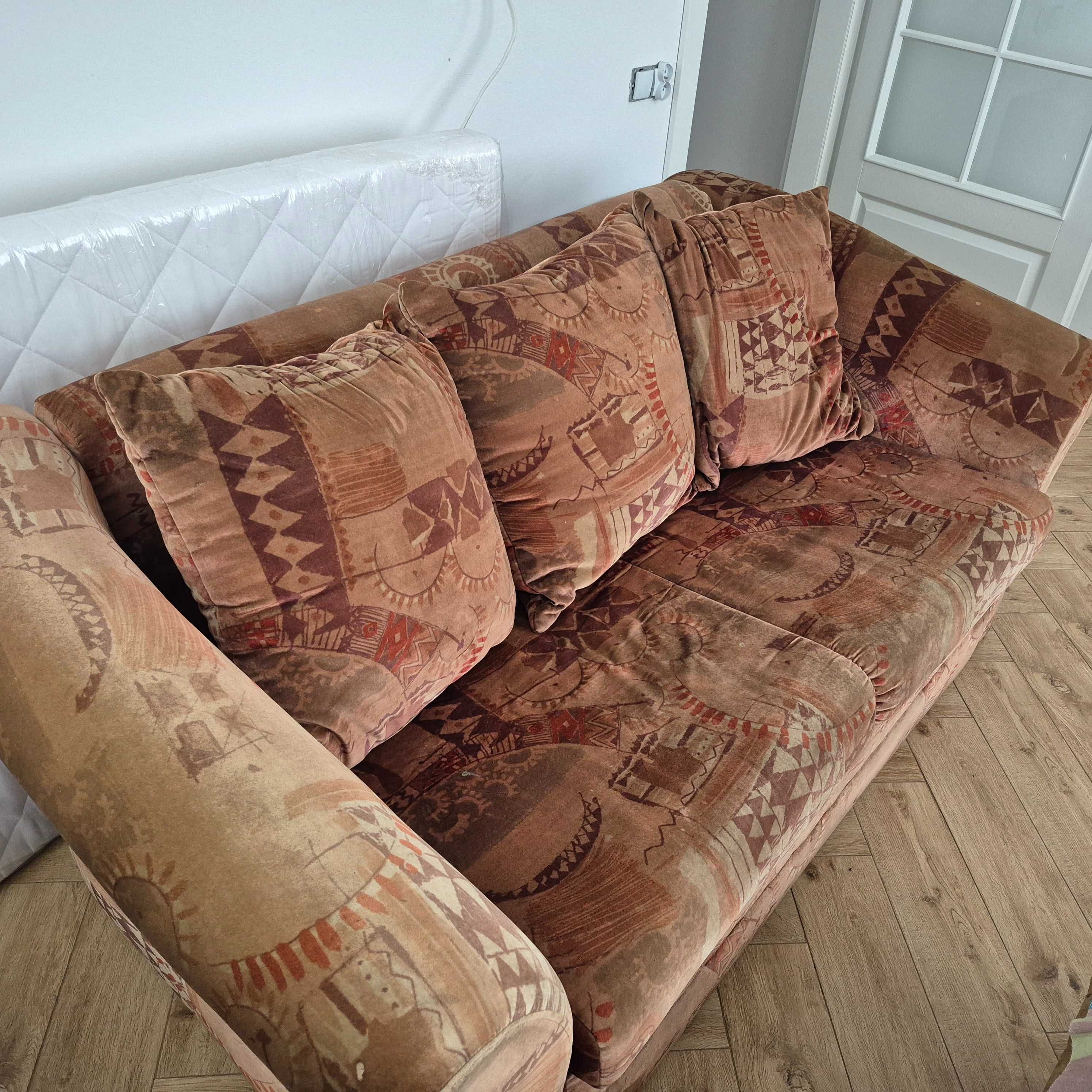 Sofa rozkladana, uzywana w dobrym stanie