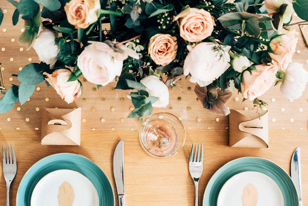 Organza z nadrukiem ze wzorem "KROPKI" 36cm/9m BIAŁA ZE ZŁOTYM