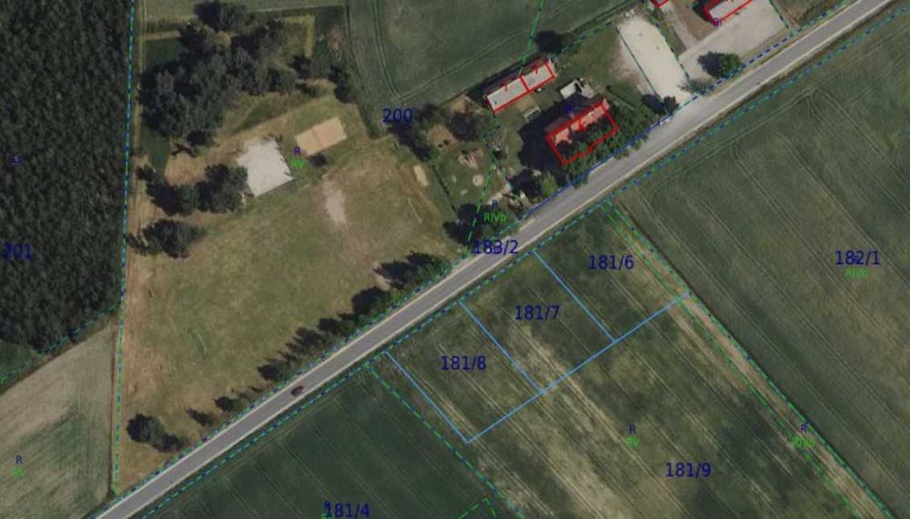 Działki budowlane przy drodze powiatowej
