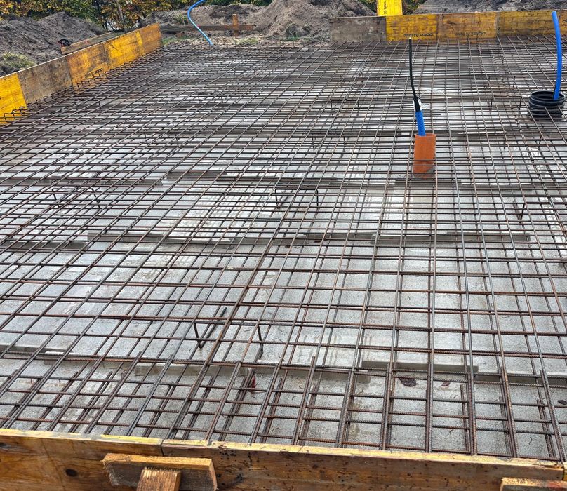 stan deweloperski/stan surowy/ciepłe płyty fundamentowe/prace ziemne