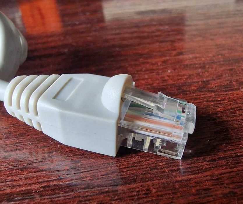 Kabel sieciowy Ethernet RJ-45 biały 145 cm patchcord skrętka