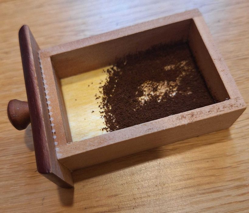 Ręczny młynek do kawy, model: BCH-8A