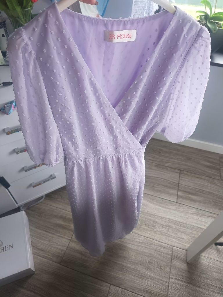 Liliowa sukienka kopertowa