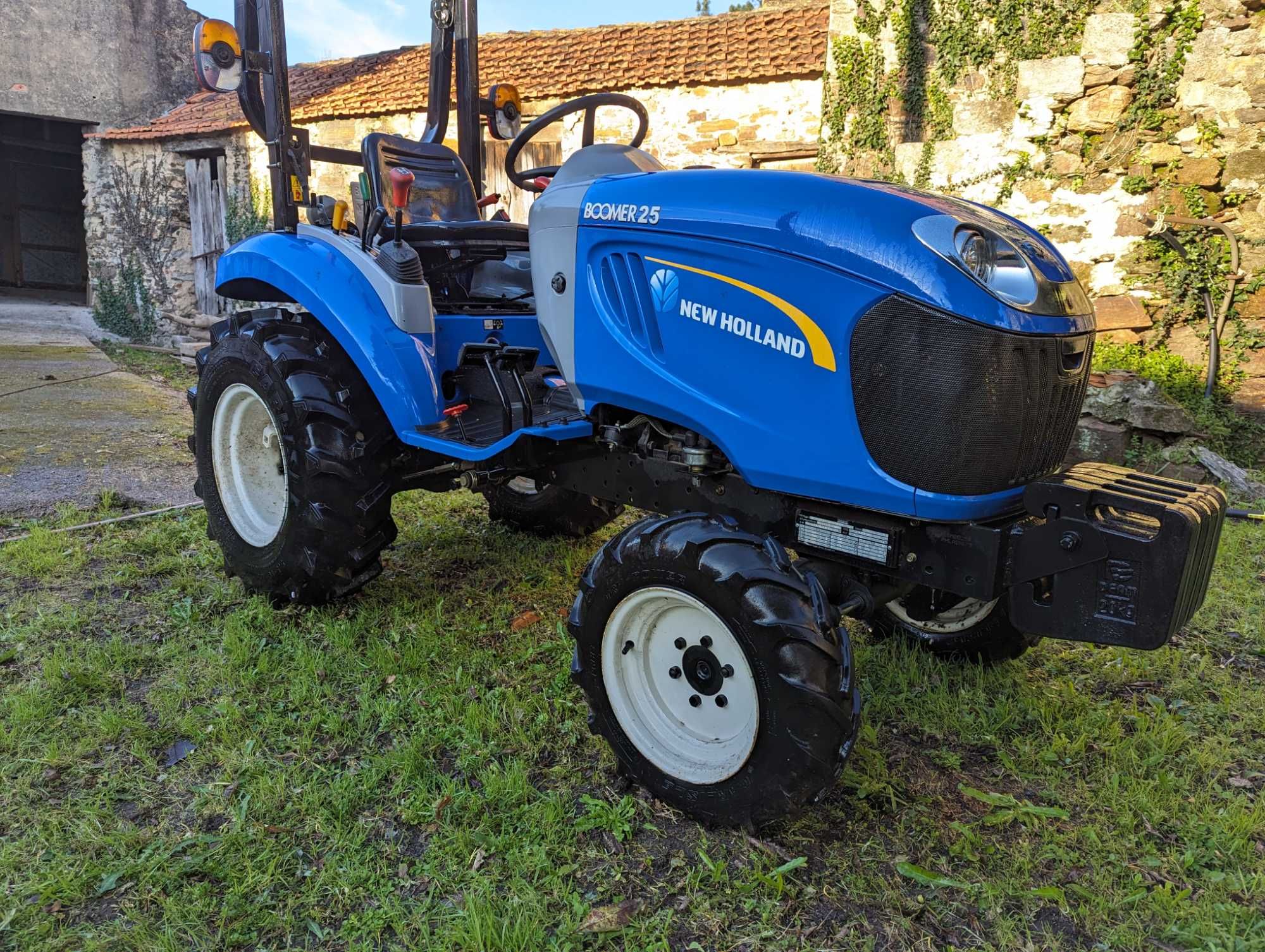 New Holland Boomer 25