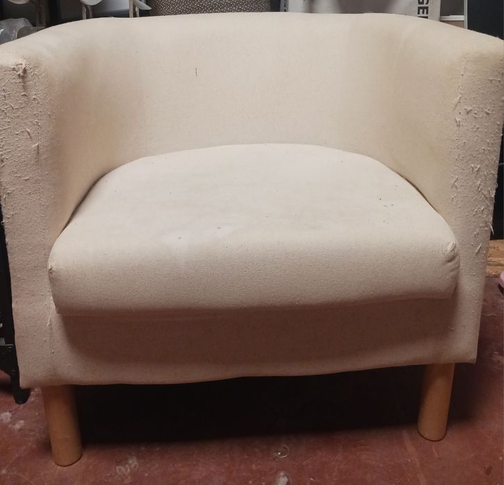 Cadeirão ikea cor crú