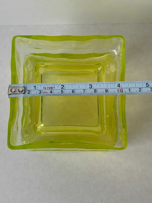 Wazon uran, Helena Tynell Uranium