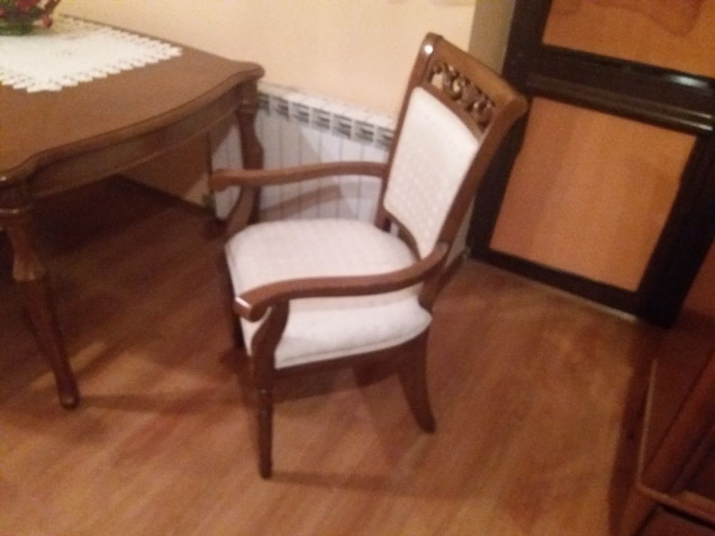 Stół drewniany oraz 6 krzeseł stan dobry+ zamiana na coś