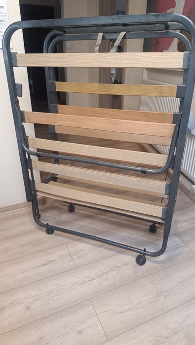 Tanio turystyczne łóżko polowe