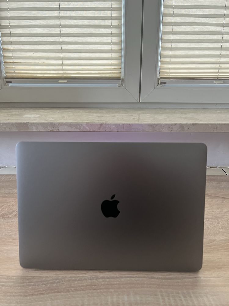 Macbook Pro mid 2016 8GB 256GB