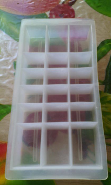 Подставка ячейки для яиц,форма для льда в холодильник