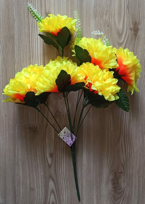 Bukiet chryzantema żółto - pomarańczowa.