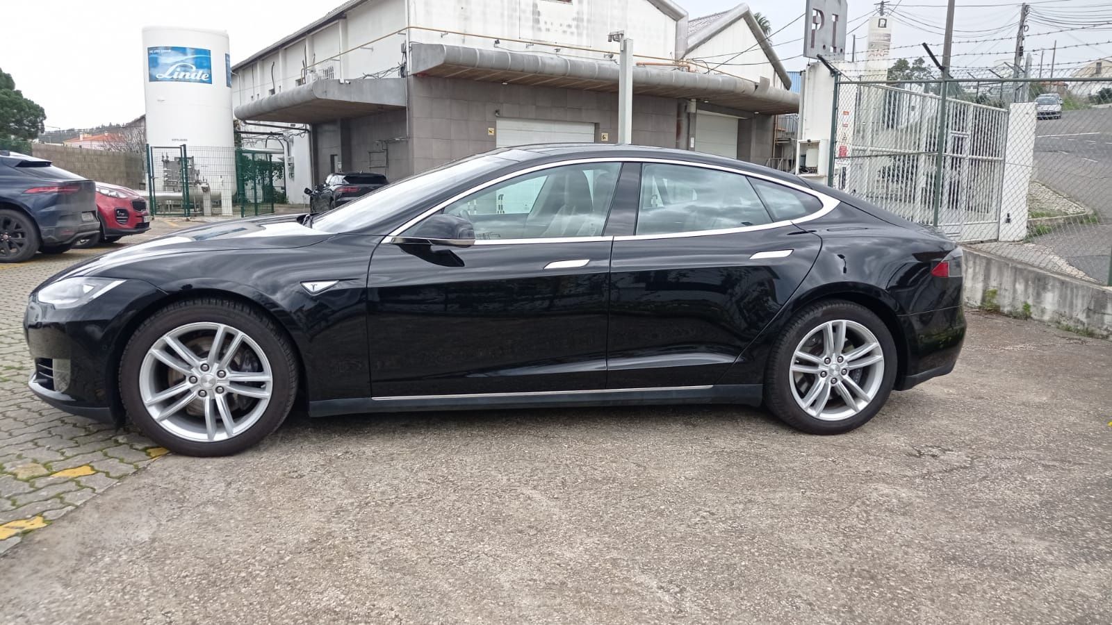 Tesla Model S 90D