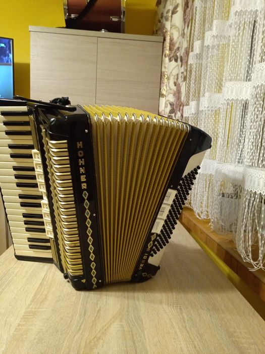 Akordeon hohner verdi II z nagłośnieniem