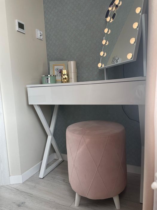 Toaletka do makijażu piękna, biała - stalowe nogi