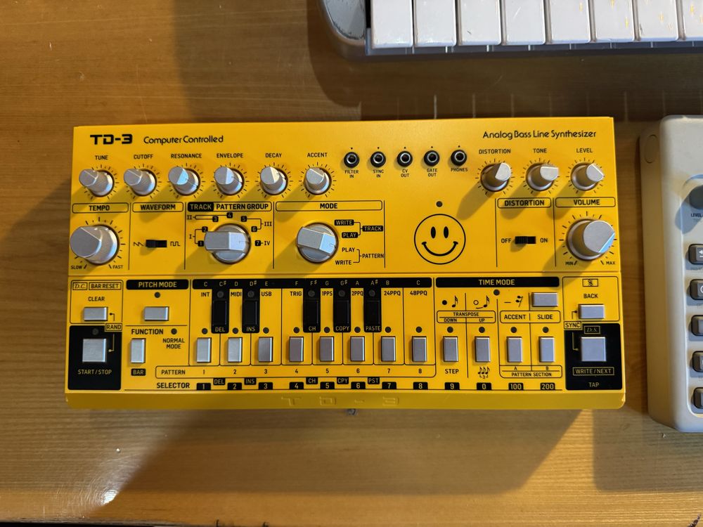 Behringer TD-3 Analogowy Syntezator Acid Bass prawie Roland TB 303