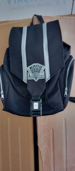 Рюкзак, портфель шкільний.