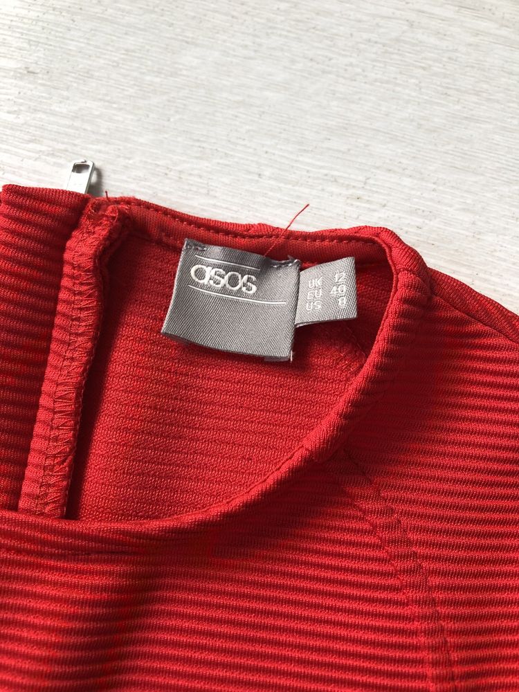 Asos czerwona sukienka ołówek tuba prosta 40 L