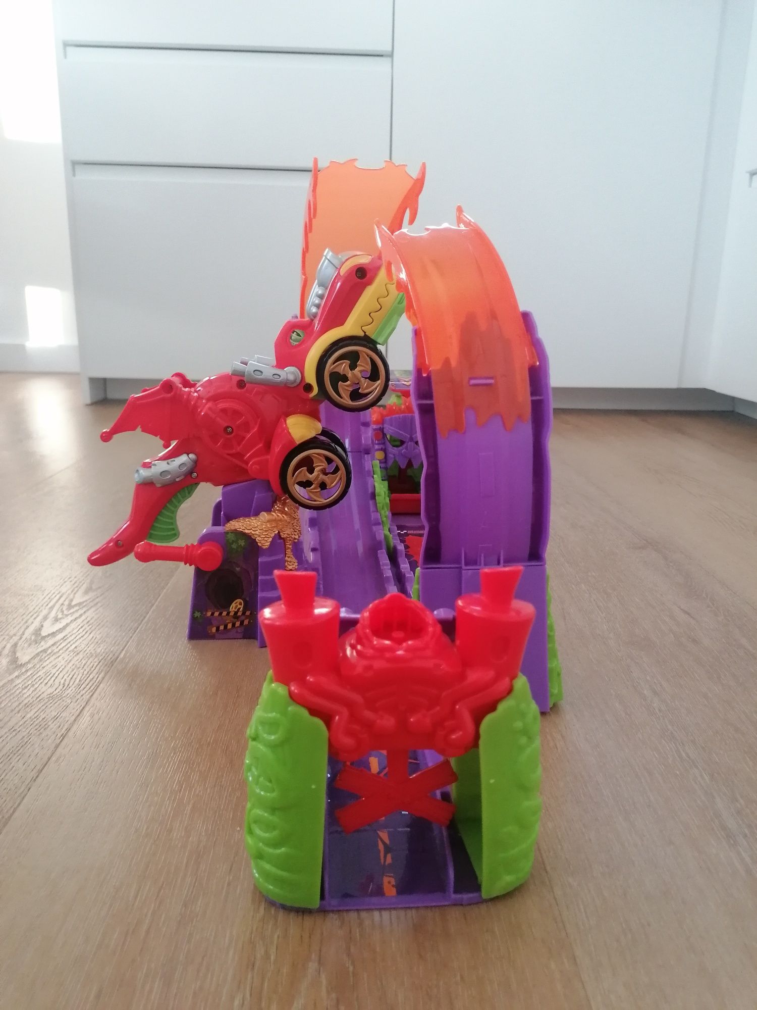 T-Racers Dragon Loop Zestaw z wyrzutnią Magic Box