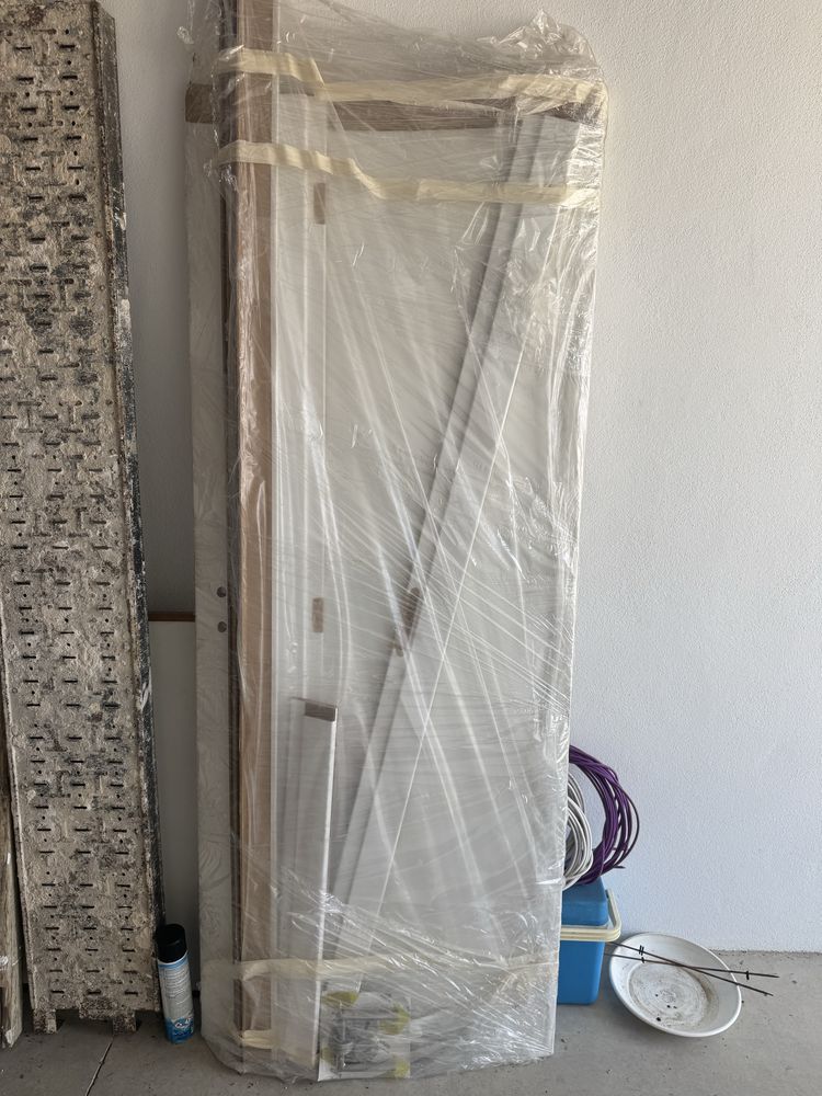 Vendo porta nova - completa