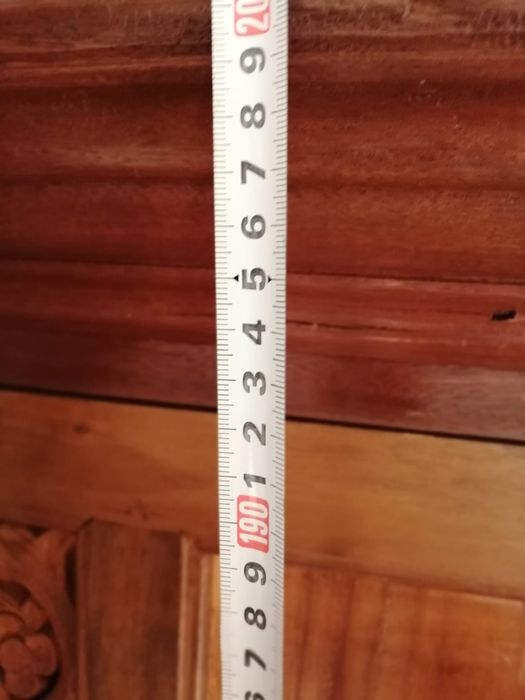 Armário com 4 portas e 2 gavetas