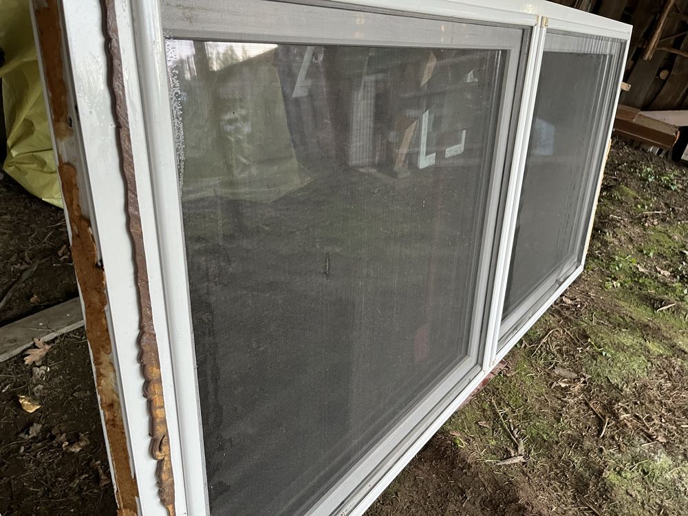 Okno PCV z moskitierą 250x120
