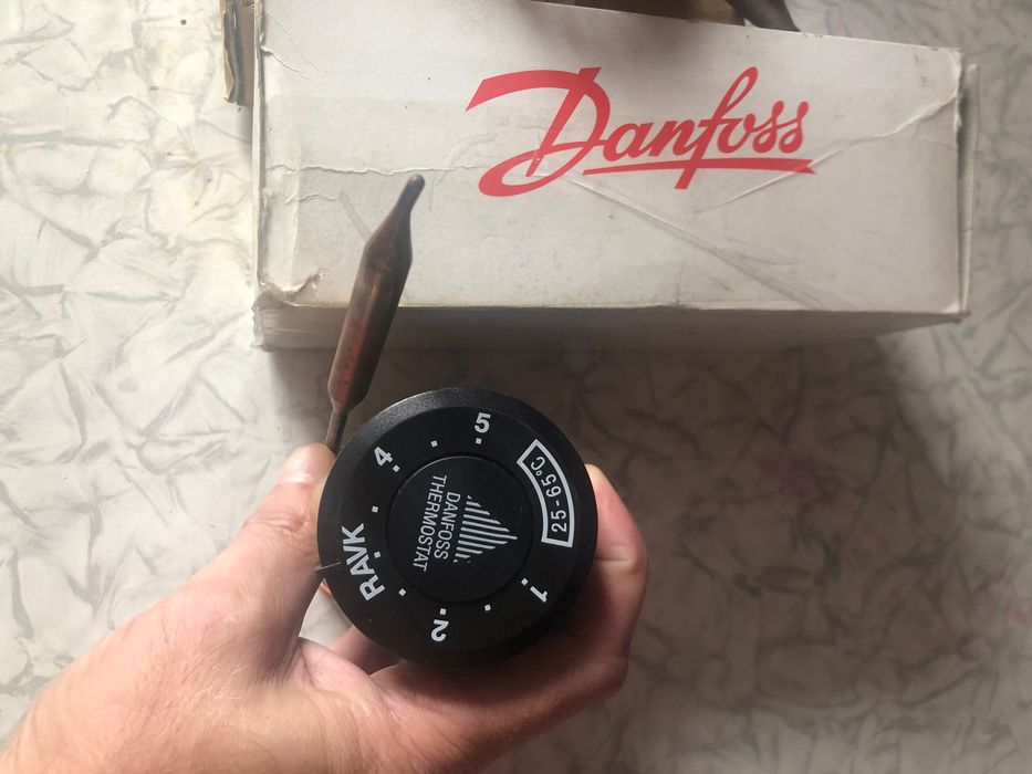 Регулятор температури, терморегулятор капілярний Danfoss та Giacomini.
