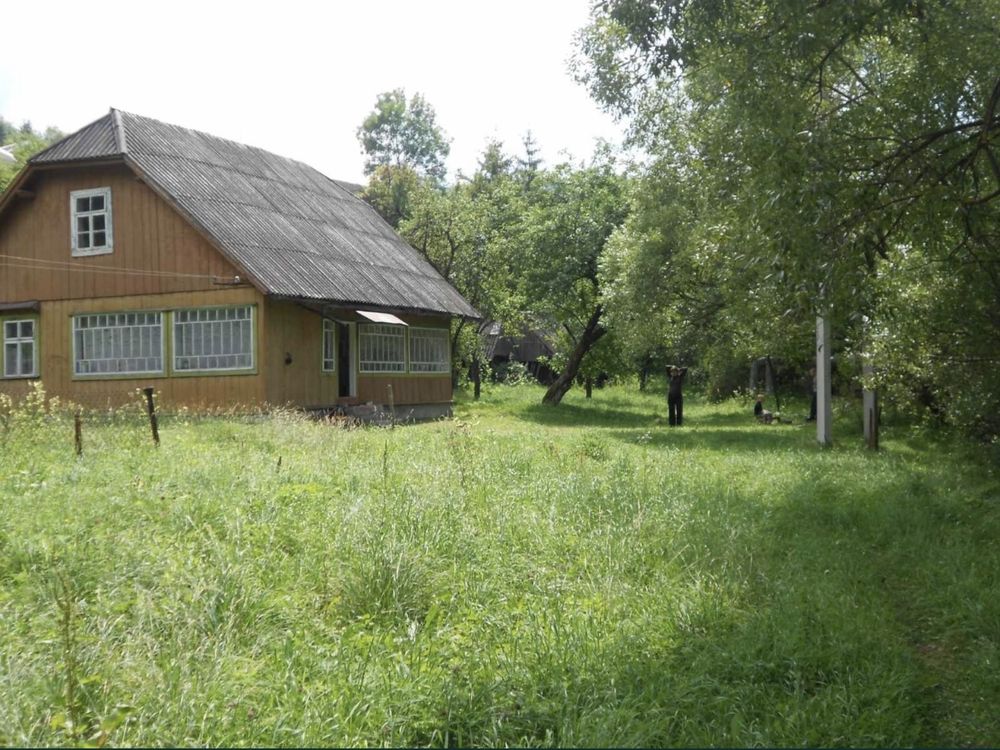 Дім і дві земельні ділянки