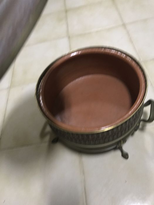 Pot with silver-plated shell and lid, accompanied by a clay container inside64309855760257124