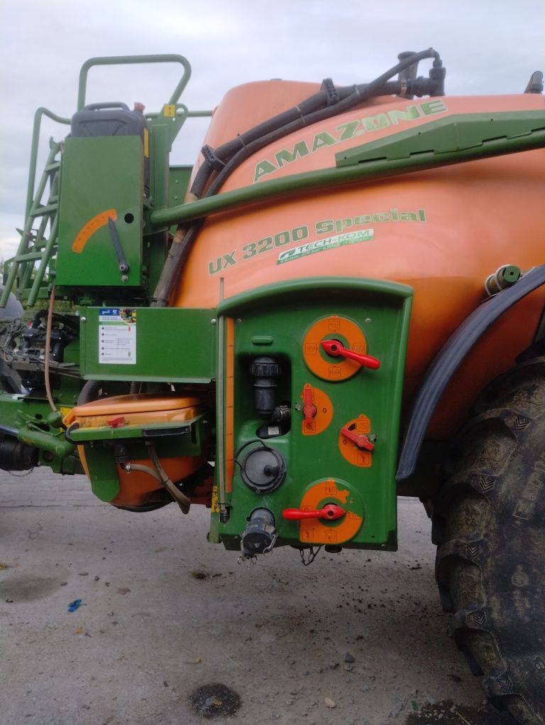 Opryskiwacz Amazone UX 24m.