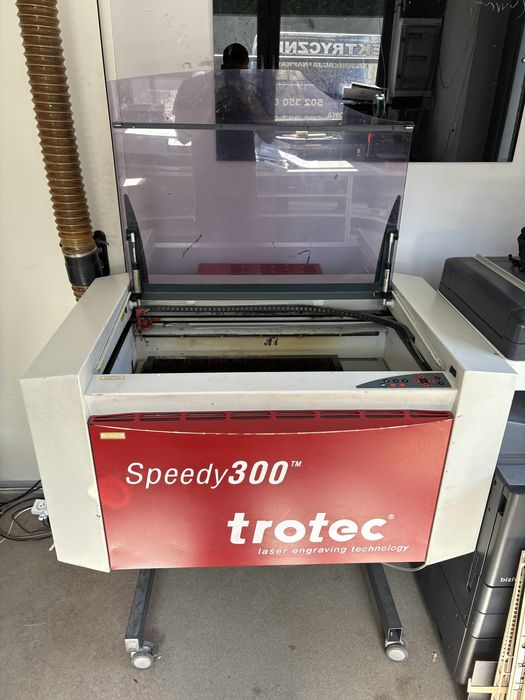 Laser co2 Trotec Speedy 300 - przystawka obrotowa, plaster miodu