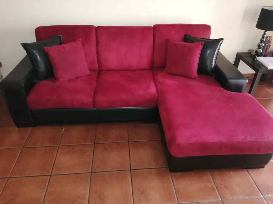 Sofá grande vermelho