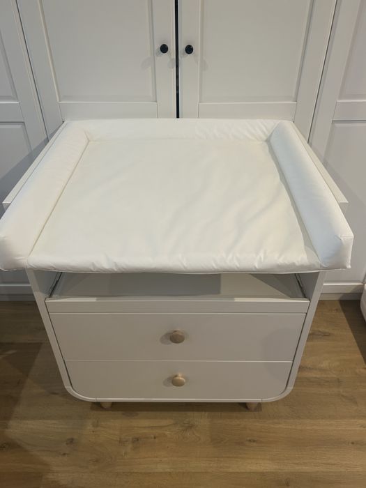 Zestaw mebli MYLLRA IKEA łóżeczko, materac oraz komoda + gratisy.