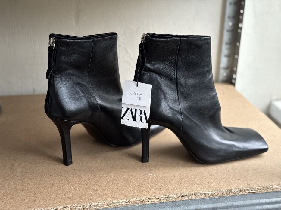 Чобітки ZARA з квадратним носком, нові, 41 розмір