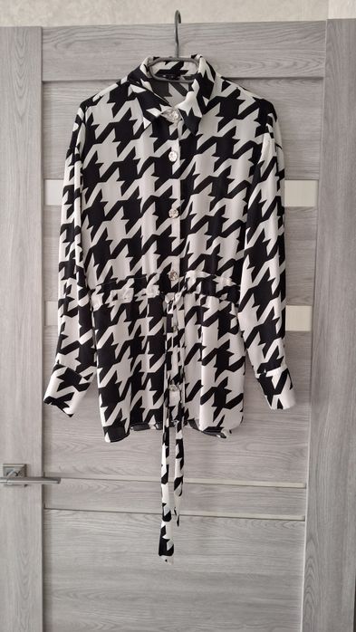 Продам подовжену блузу.