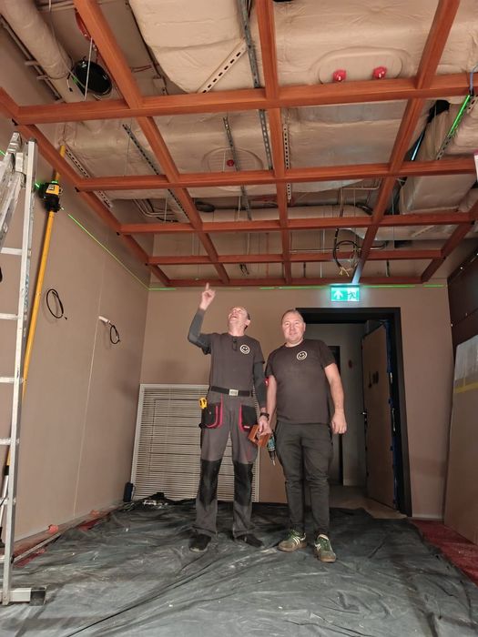 Montaż i wyposażenie elementów zabudowy stałej - firma Smile Furniture