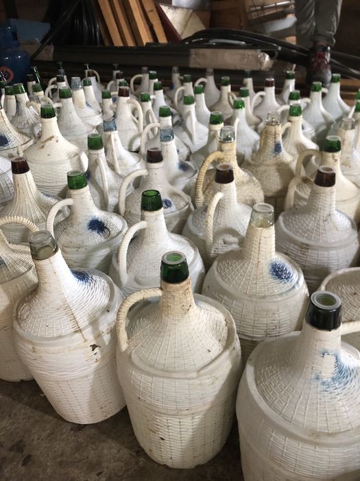 Garrafões de vinho