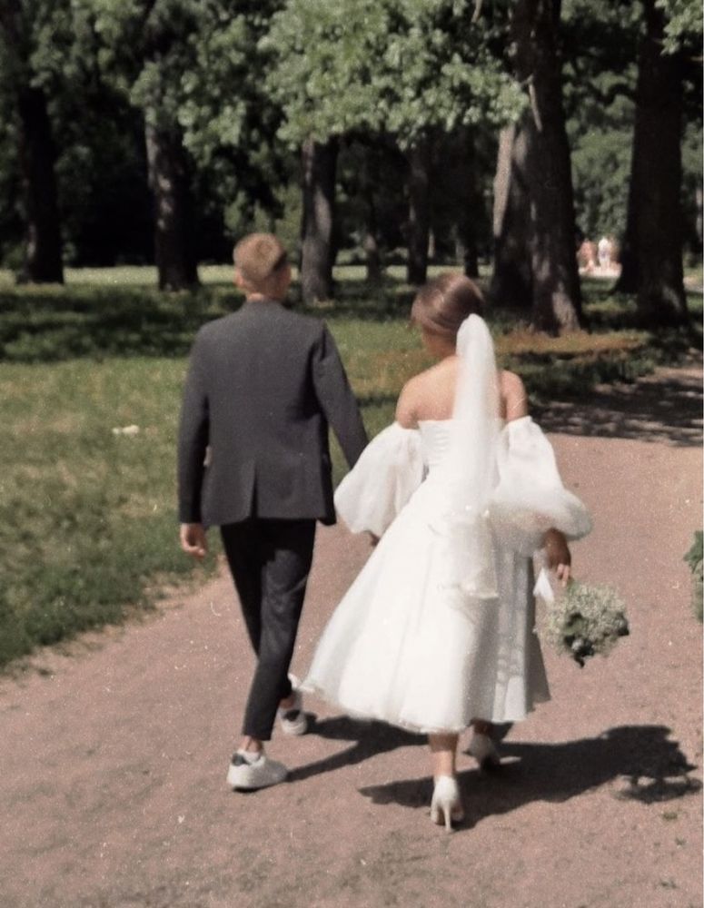 Весільна сукня з органзи в міді довжині