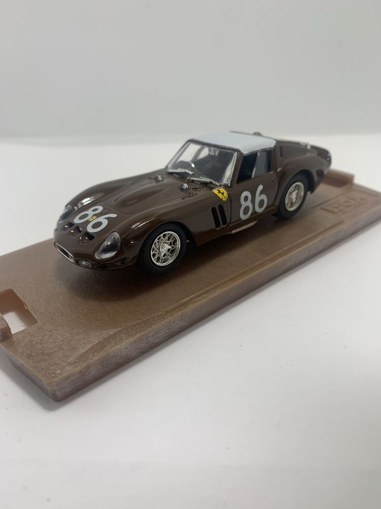 Ferrari 250 GTO da Revell Model Box 1/43