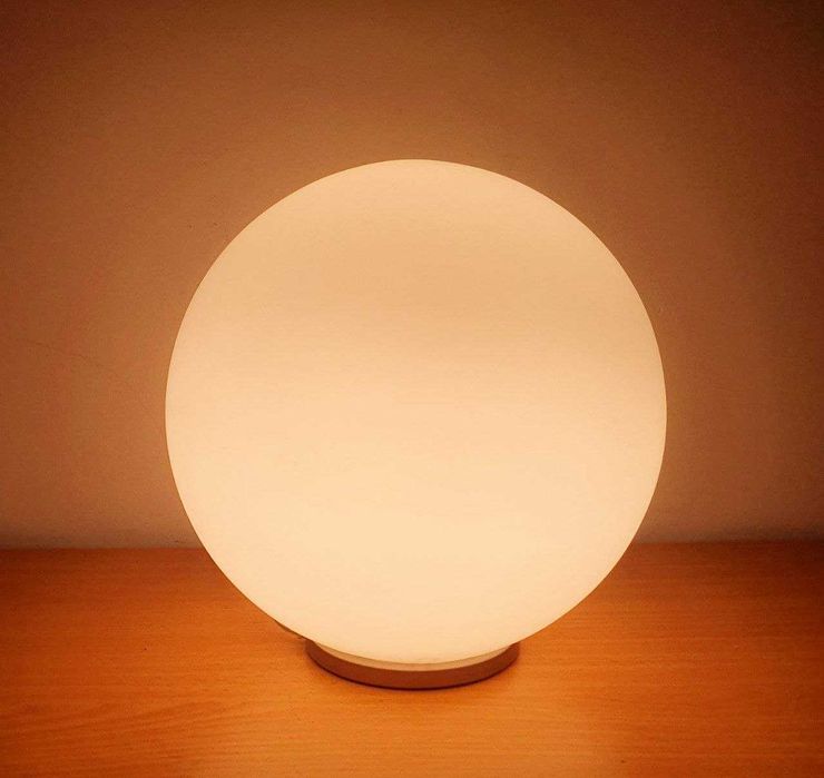 Настільна лампа у формі кулі з матового скла, светильник