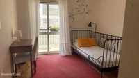 518921 - Quarto com cama de solteiro, com varanda, em apartamento...