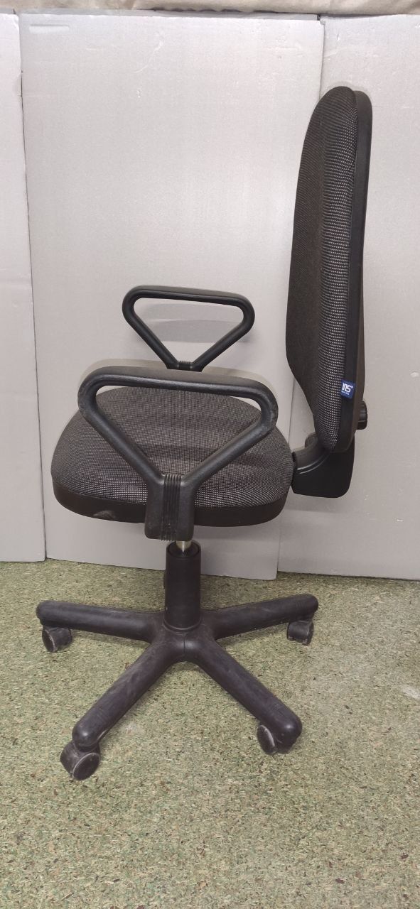Продам офісні стільці