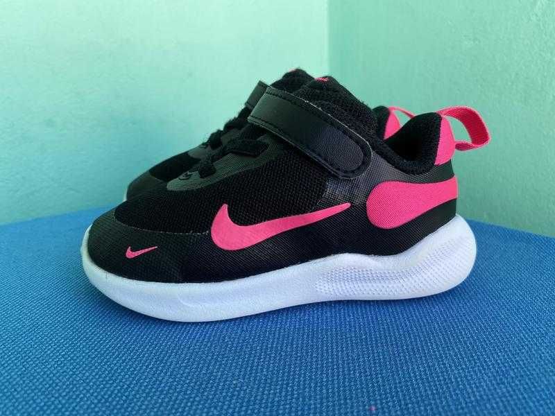 Кросівки Nike Revolution 7