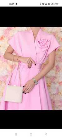 Suknia różowa z kwiatem Cocomore