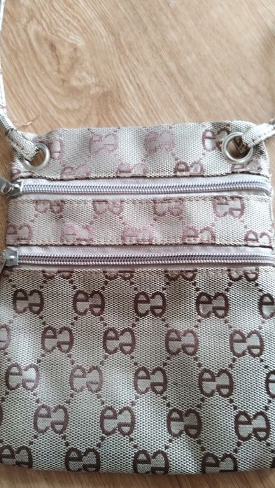 Mała torebka przez ramię z logo Gucci