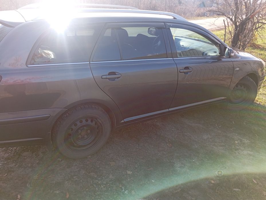 Тойота авенсіс універсал