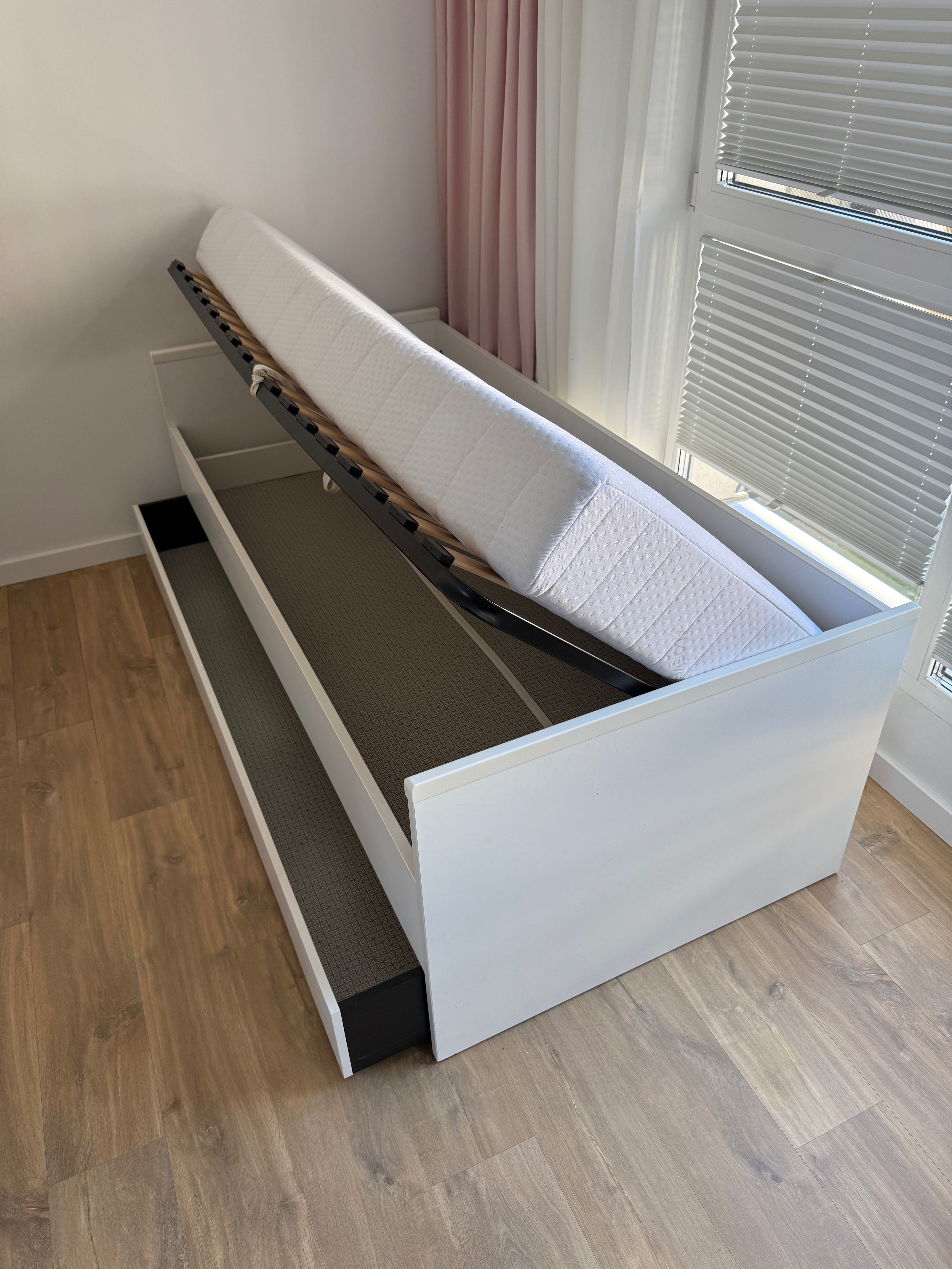 Sprzedam łóżko / kanapa od znanej marki VOX + materac