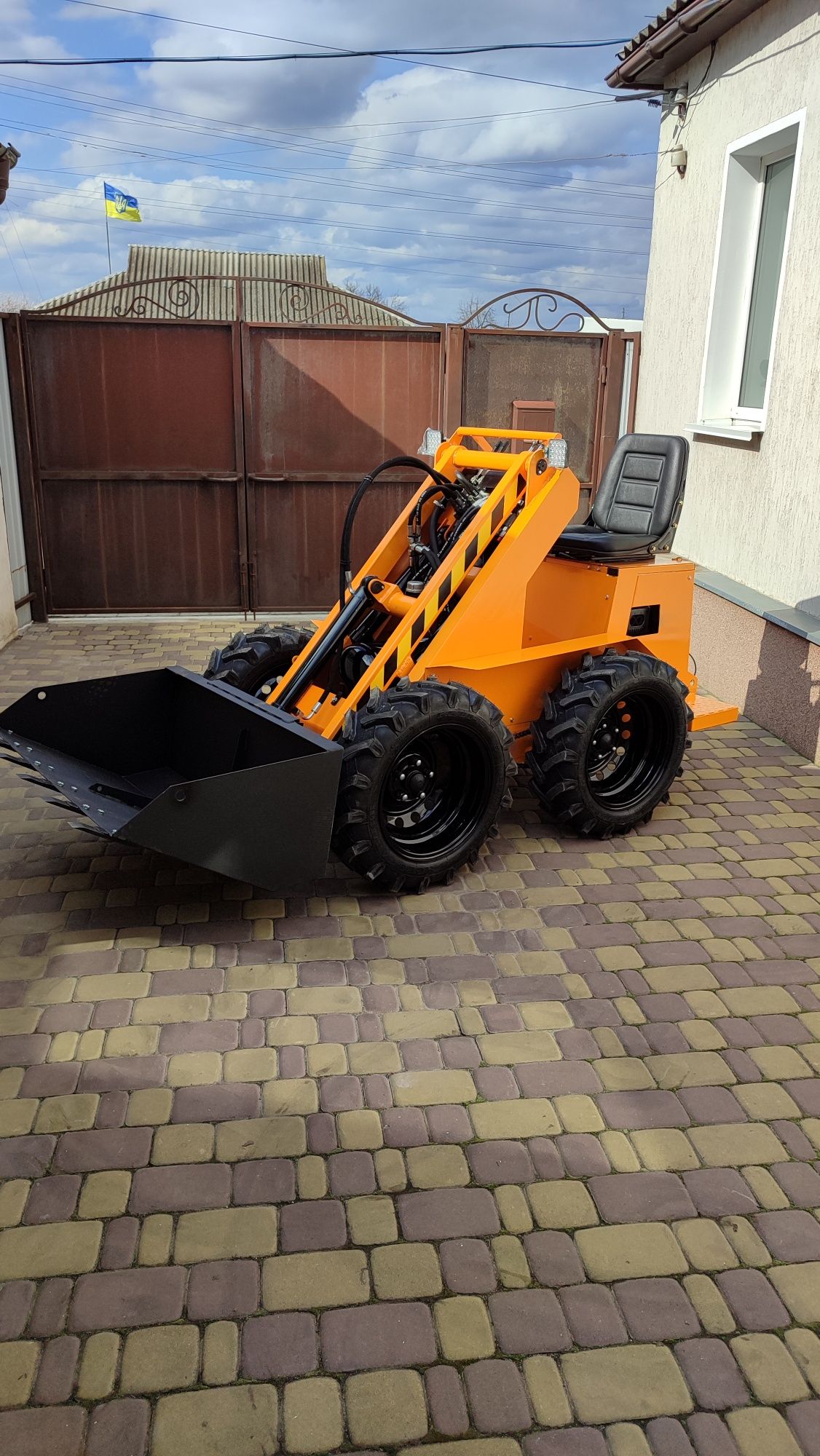 мінінавантажувач Toytraktor