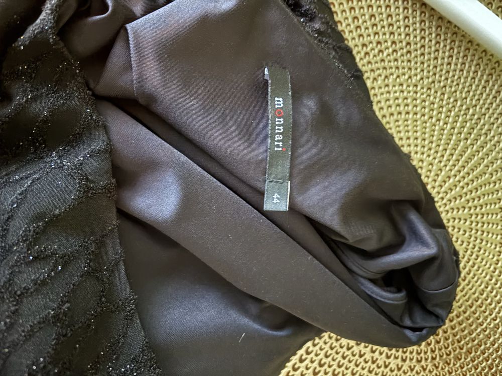 Sukienka Monnari blyszczący materiał rozmiar 44 XL czarna
